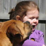 Hond beschermt kinderen tegen infecties