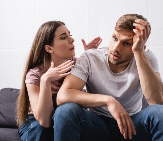 Wat kun je doen als je twijfels hebt in je relatie? man en vrouw ruzie