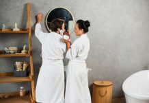 Je alledaagse verzorging net wat specialer maken dagelijkse verzorging man en vrouw