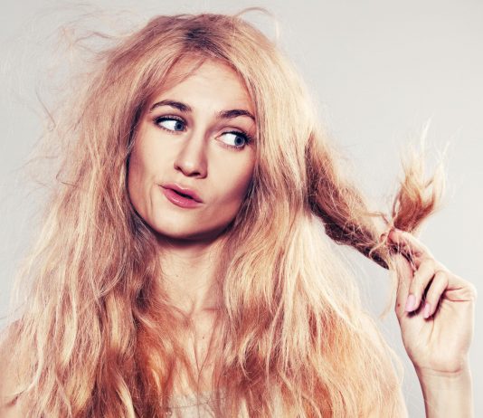 Olaplex: geschikt voor zowel particulier als voor professionals vrouw met beschadigd haar