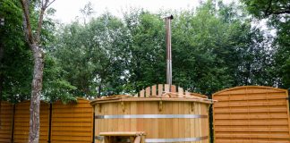 Hoe kun je meer wellness in huis halen? sauna in de tuin