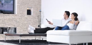 3 manieren om te ontspannen ontspannen op de bank