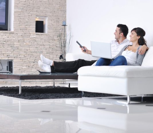 3 manieren om te ontspannen ontspannen op de bank