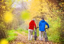Ontdek de vrijheid van fietsen fietsen in het bos