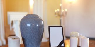 Hoe kan je afscheid nemen van een dierbare? Keramische urn afscheid