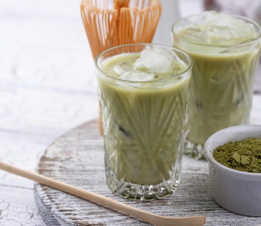De vele voordelen van matcha thee voor lichaam en geest Matcha thee met melk en ijs